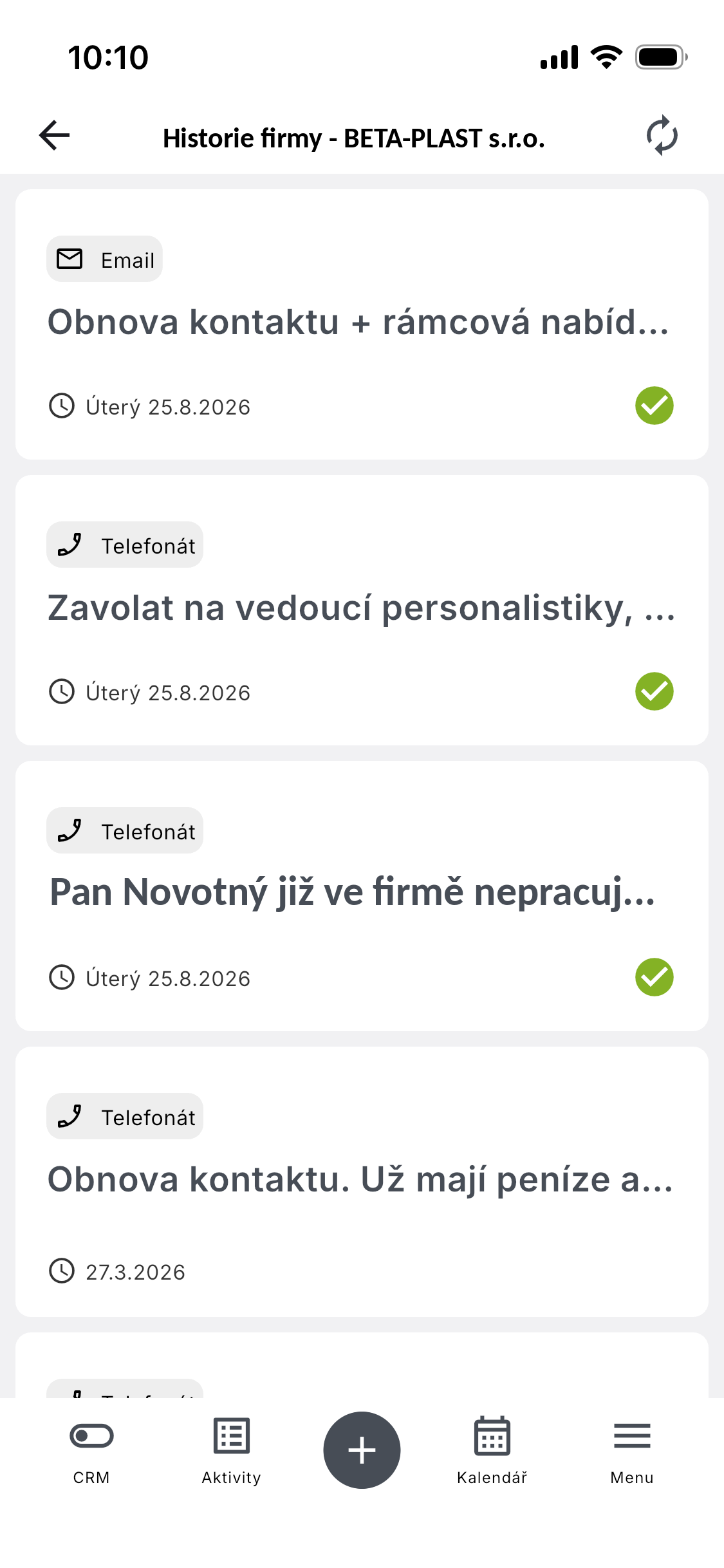 Mobilní aplikace ADAPTY CRM — historie firmy: seznam e-mailů a telefonátů s předmětem, datem a stavem vyřízení
